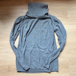 Lululemon Athletica Gray Knit Turtleneck Sweater with Kangaroos Pocket
